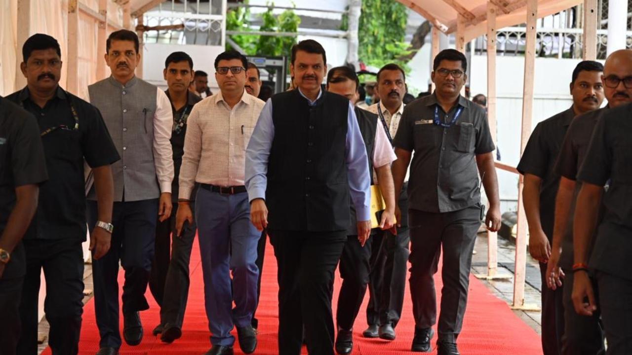 Maharashtra Deputy CM and Home Minister Devendra Fadnavis announced in the Legislative Council that in the case of former MP Kirit Somaiya's viral video, the entire matter will be thoroughly investigated at the senior level, and no one will be spared. He assured the House that if there are any complaints from the Opposition parties about it, it will also be investigated and the matter will not be suppressed