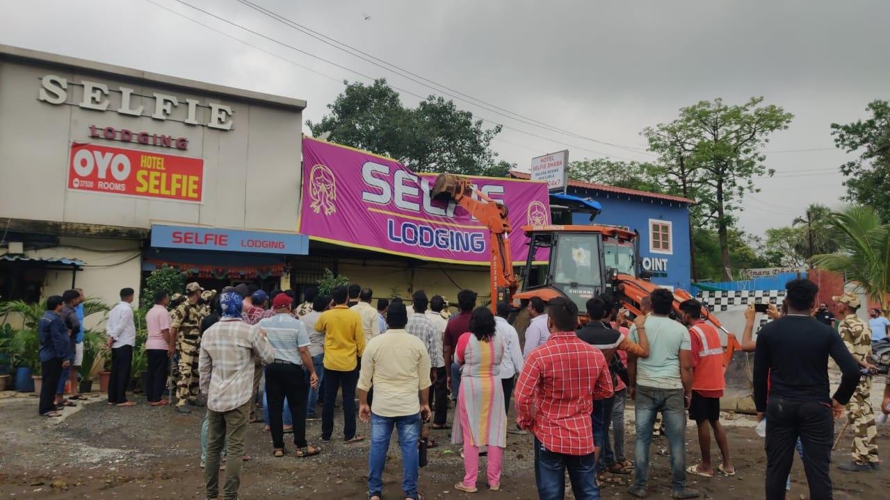 The NHAI had issued notices to these illegal establishments that had blocked the natural drainage system and culverts, thereby causing the road to flood, official sources said