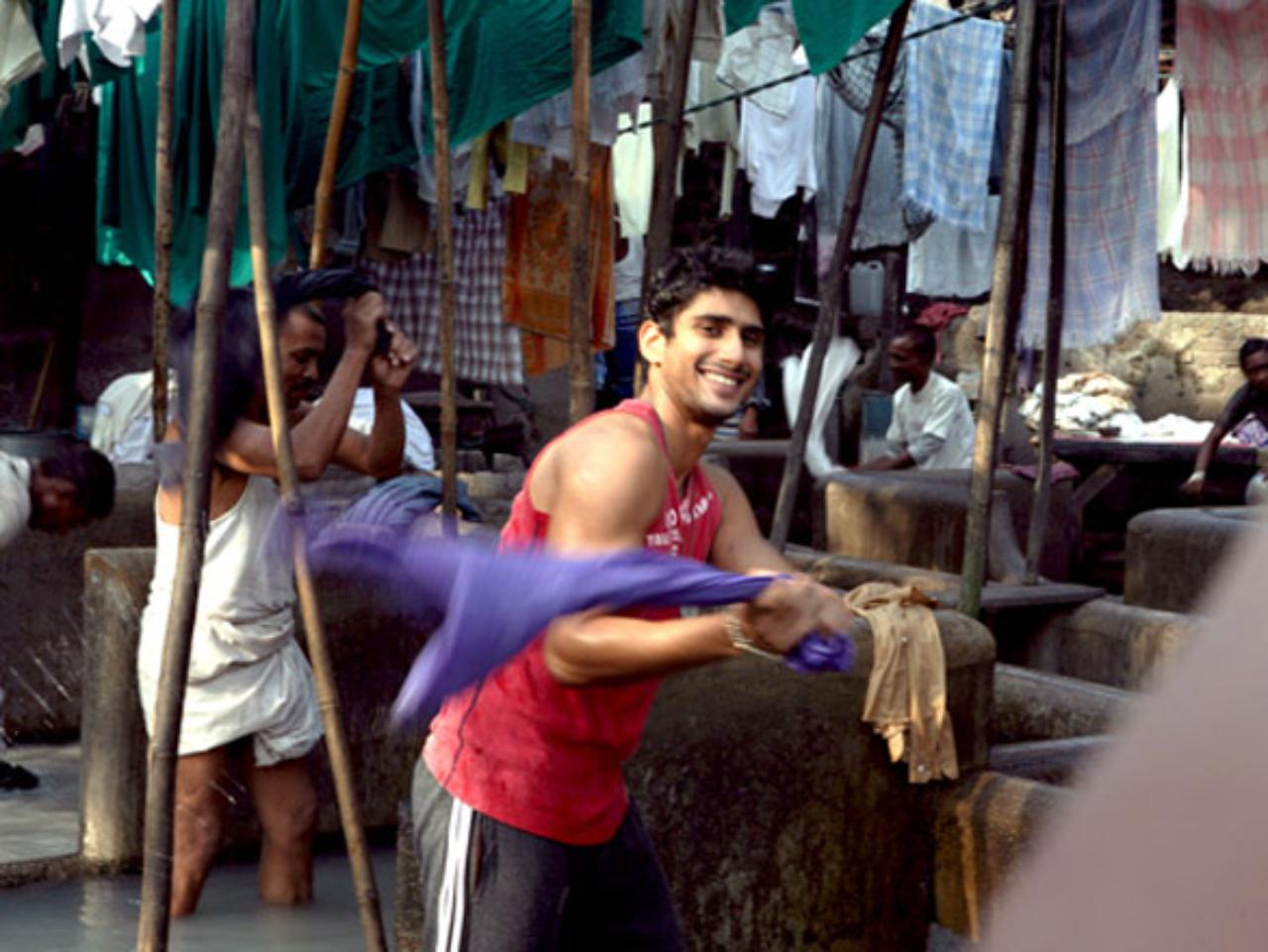 Dhobi Ghat
Kiran Rao's directorial debut features the likes of Aamir Khan and Prateik Babbar in a powerful film set in Mumbai. The narrative weaves together the lives of four people in Mumbai - a lonely painter, a washerman, an NRI businesswoman turned photographer and a housewife whom we meet only through her pre-recorded video 'letters.' The cinematography and direction from the visuals of Old Mumbai to the meandering shots between roads and bylanes capture the ethos, pathos of everyday realities of restless Mumbai 