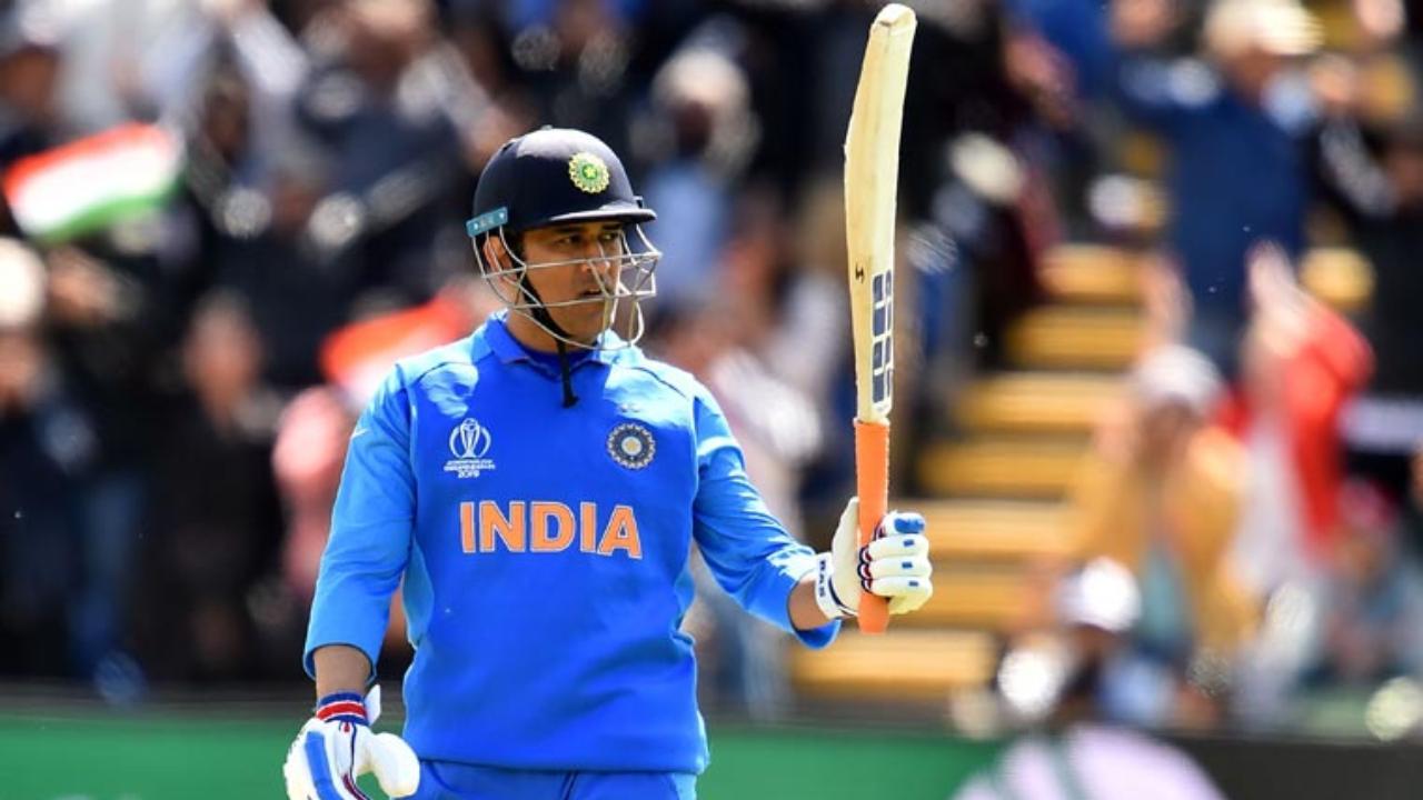 MS Dhoni's monthly salary at old job appointment letter shocks Internet