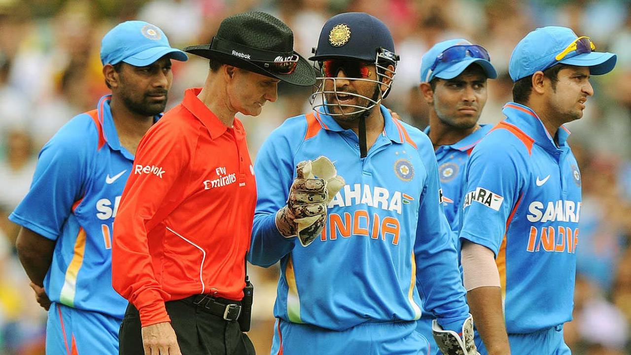 During an India-Australia ODI match in 2012, India appealed for a stumping against Australia’s Michael Hussey off Suresh Raina’s bowling which was referred to third umpire Bruce Oxenford by the square-leg umpire. The third umpire first declared Hussey out but as he was walking towards the dough out, on-field umpire Billy Bowden called him back. Apparently the third umpire pressed the wrong button but quickly made amends by asking the on-field umpire to call back the batsman, who wasn’t out. Hussey was laughing as he made his return to the crease but the Indian skipper wasn’t too amused by all that confusion and was seen to have a lengthy chat with the umpires.