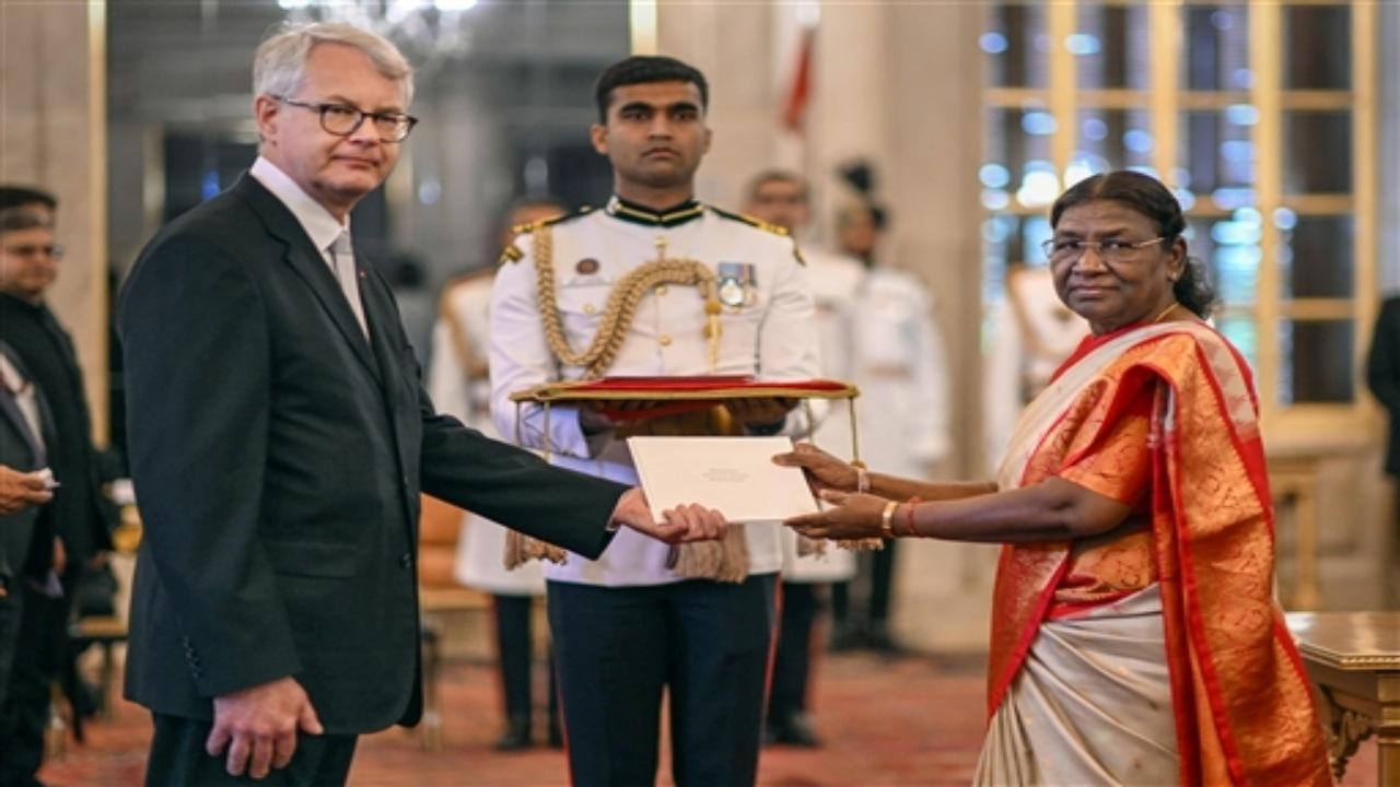 In Photos: President Murmu accepts credentials from envoys of five nations