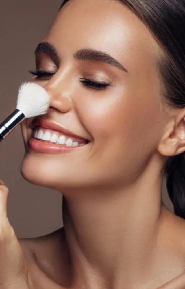 These can totally change a person’s face if done differently. Well-groomed brows can significantly enhance the overall eye makeup look