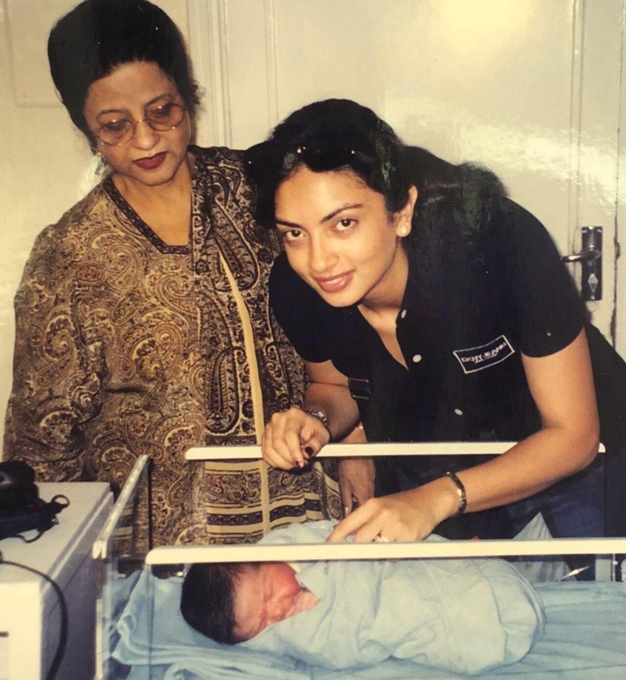 They often share throwback pictures from the good old times. Maheep had shared this picture of Seema coming to visit her child after delivery in the hospital