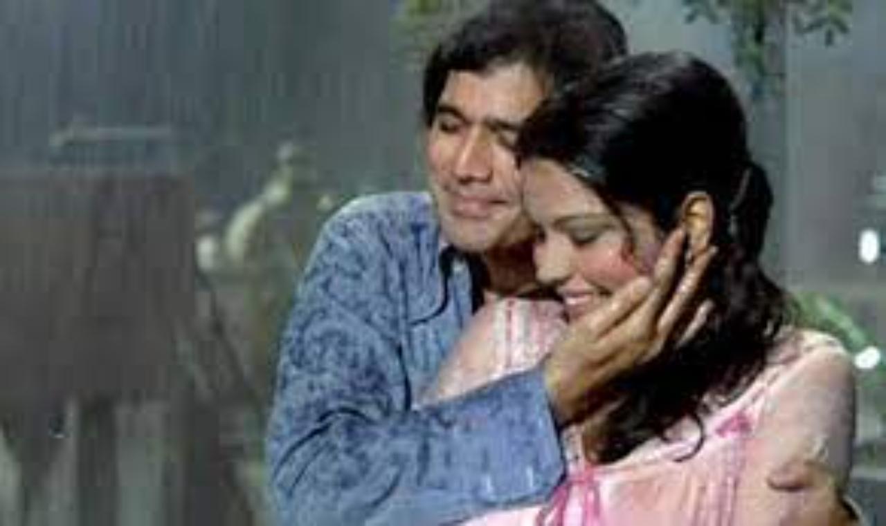 Sung by Lata Mangeshkar, and Kishore Kumar, ‘Bheegi Bheegi Raaton Mein’, features the evergreen stars, Rajesh Khanna and  Zeenat Aman