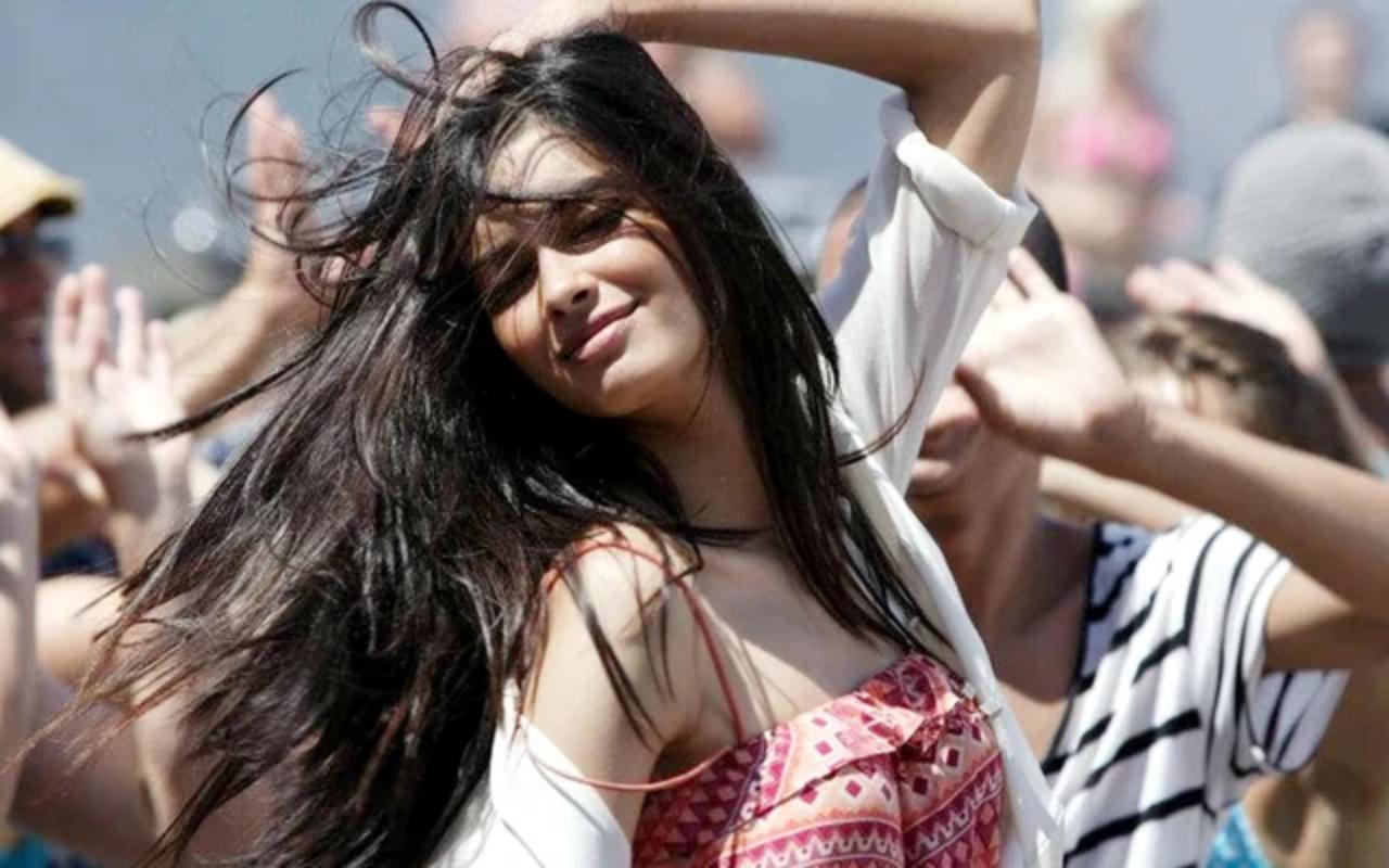 A film titled 'Cocktail' was being made in 2009 but got shelved