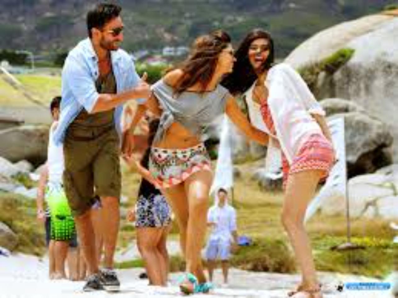 The original cast of Cocktail was different. it starred Arshad Warsi, Shreyas Talpade, Prachi Desai, Genelia D’Souza, Neha Dhupia and Boman Irani in major roles