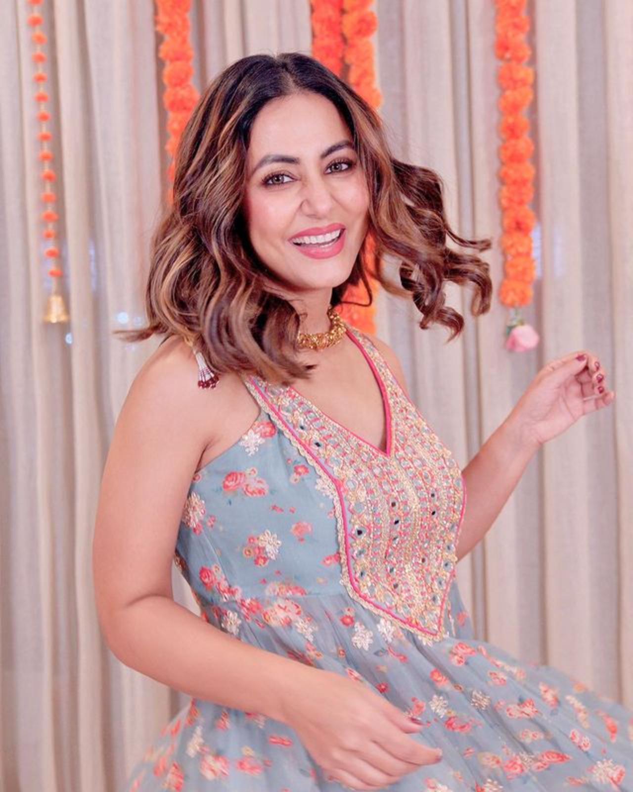 Diwali 2023 Fashion: Hina Khan Radiates Elegance in Saree Paired