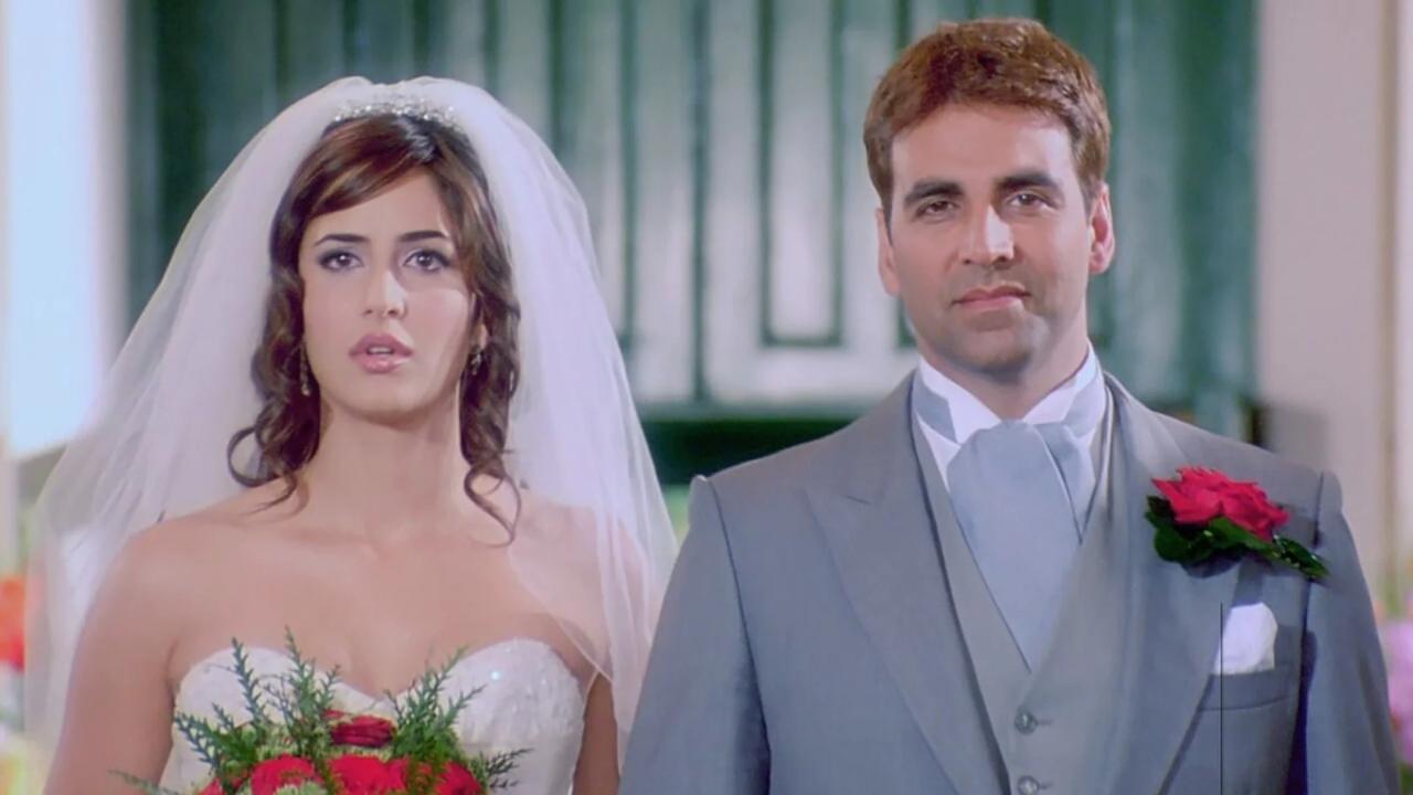 On a trip to India, Jasmeet's (Katrina Kaif) father forcefully marries her off to Arjun (Akshay Kumar). However, when they return to London, Jasmeet announces her intention of marrying her boyfriend, Charlie Brown