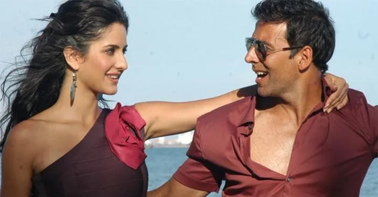 Katrina plays Sanjana, sister of don Uday Shetty (Nana Patekar). She falls in love with Rajiv (Akshay Kumar) whose family is against the ways of Sanjana's family. The couple plot a plan to change Uday Shetty