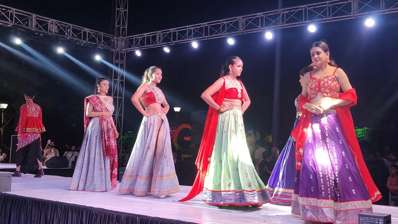Indian Handlooms Steal the Show at World Designing Forum’s Fashion ...
