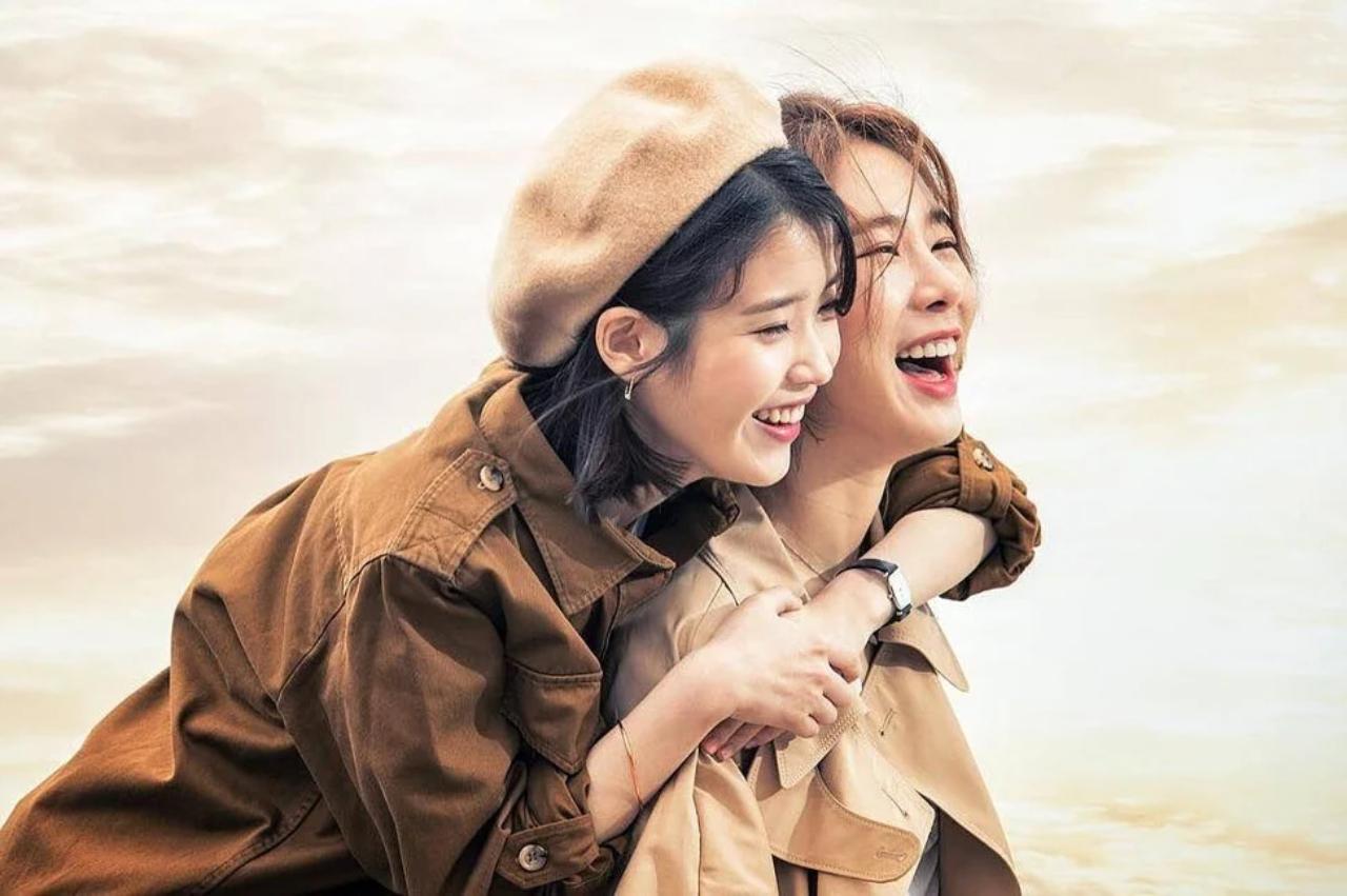 IU and Yoo In-na
K-pop icon IU and actress Yoo In-na's friendship is well-documented. The beloved duo hit it off during the variety show Heroes, aired from 2010 to 2011, and have been joined at the hip since. From globetrotting, sporting matching rings, to living under the same roof - their bond is unshakeable