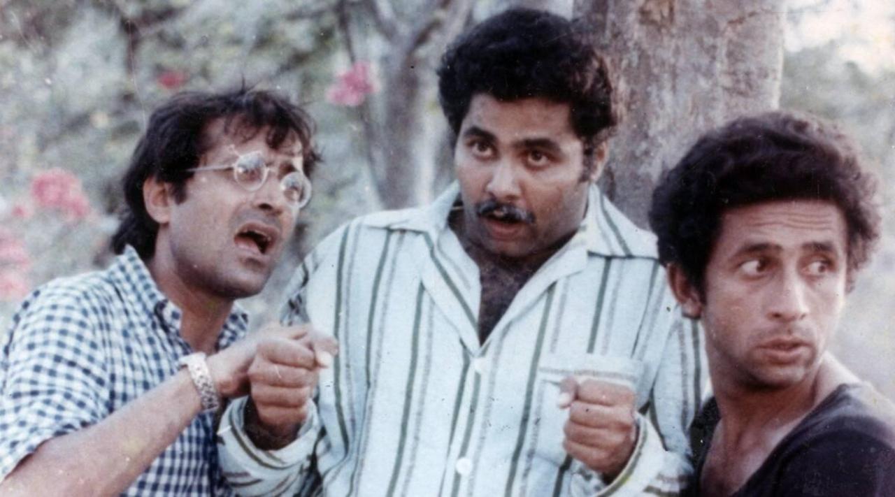 Jaane Bhi Do Yaaro
'Jaane Bhi Do Yaaro', a cherished classic comedy in Hindi cinema, narrates the tale of two photographers, Vinod (portrayed by Naseeruddin Shah) and Sudhir (played by Ravi Baswani). They inadvertently become entangled in a corrupt real-estate scam when a compromising detail is captured in the background of one of their photographs