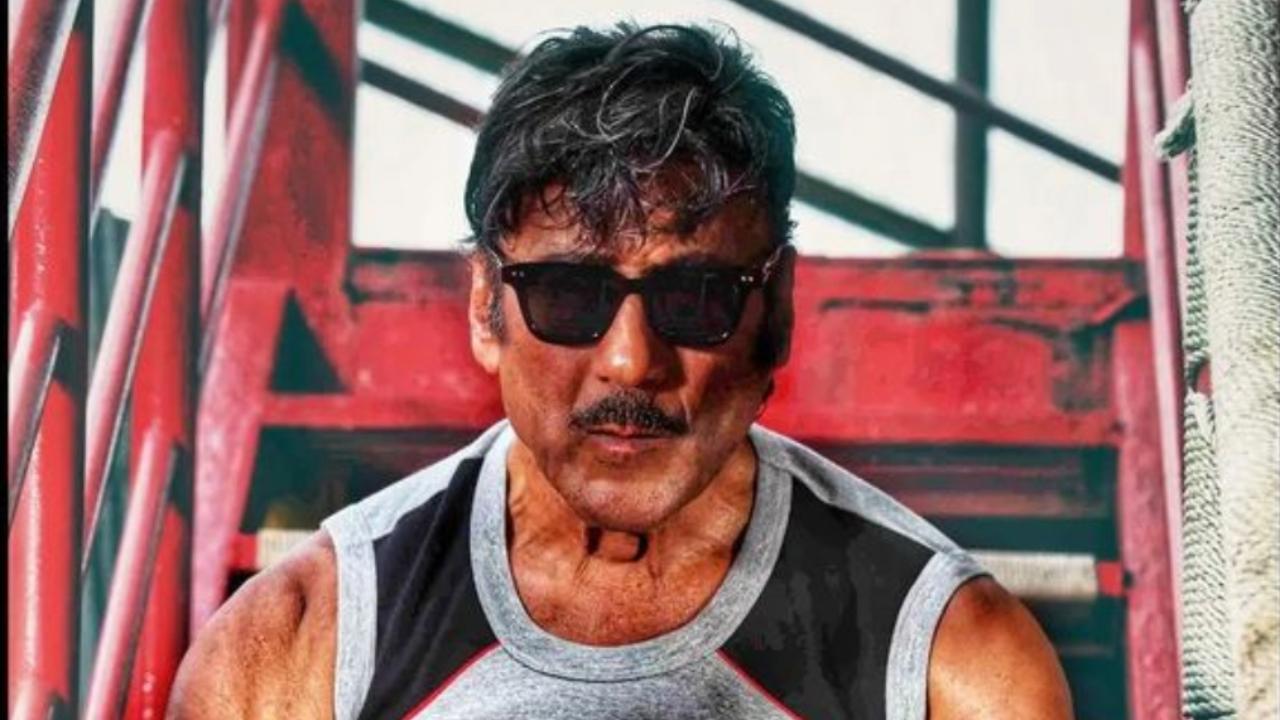 Jackie Shroff feted with Gujarat State Government Award for 'Ventilator'