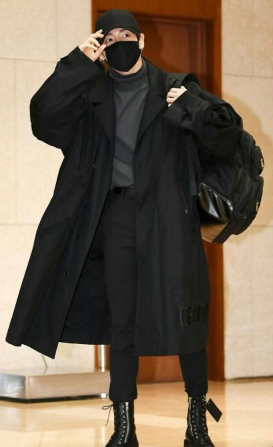No one should be allowed to look this good! Another signature style element up Jungkook's sleev (quite literally!) is how effortlessly he pairs more casual items with tailored fits. Here, he dons a simple turtleneck - but complement that with his straight-cut pants, long coat, high boots - and the outcome is even more fabulous!
