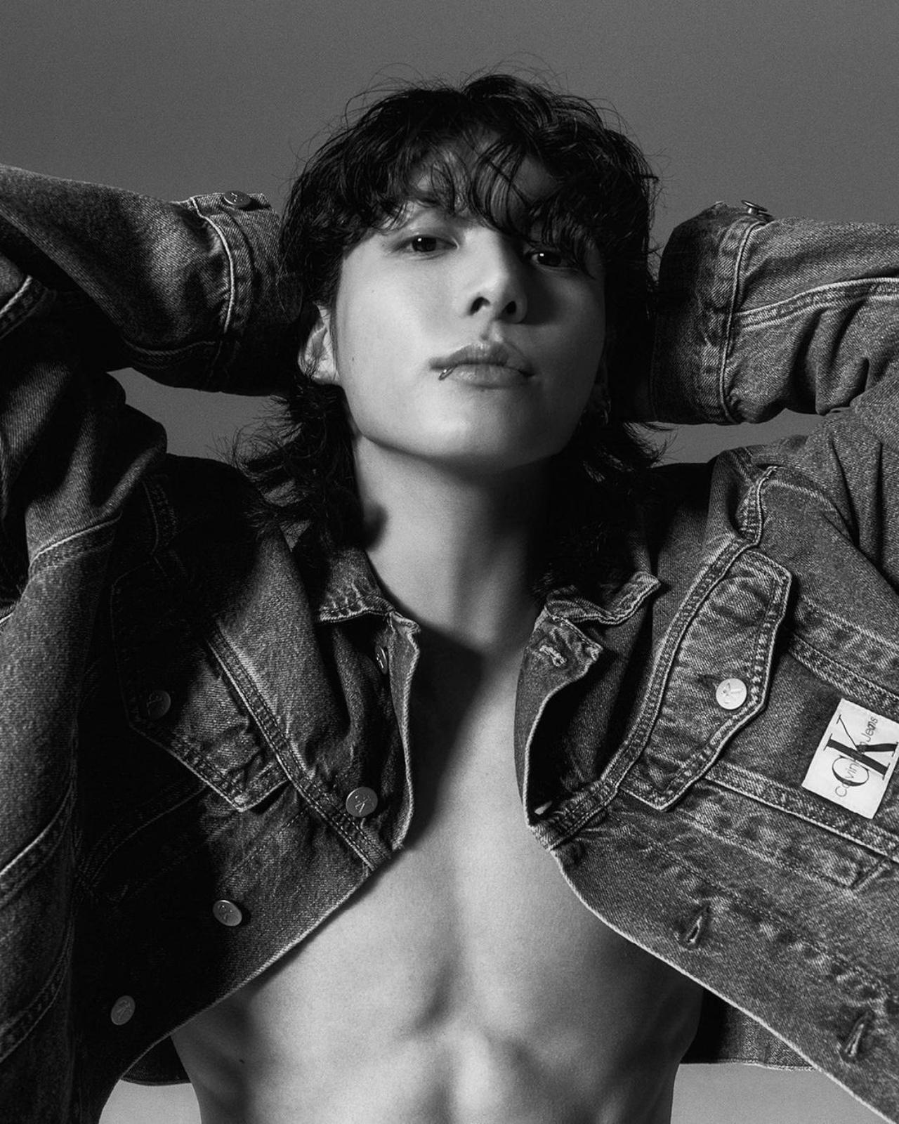 Whew, it's getting real hot in here! Jungkook has no inhibitions sporting his rock-hard abs along with his impeccable fashion sense. Denim and a toned physique makes him a look like a classic American hero! Perhaps, we should consider taking fitness as well as style inspiration from the artist