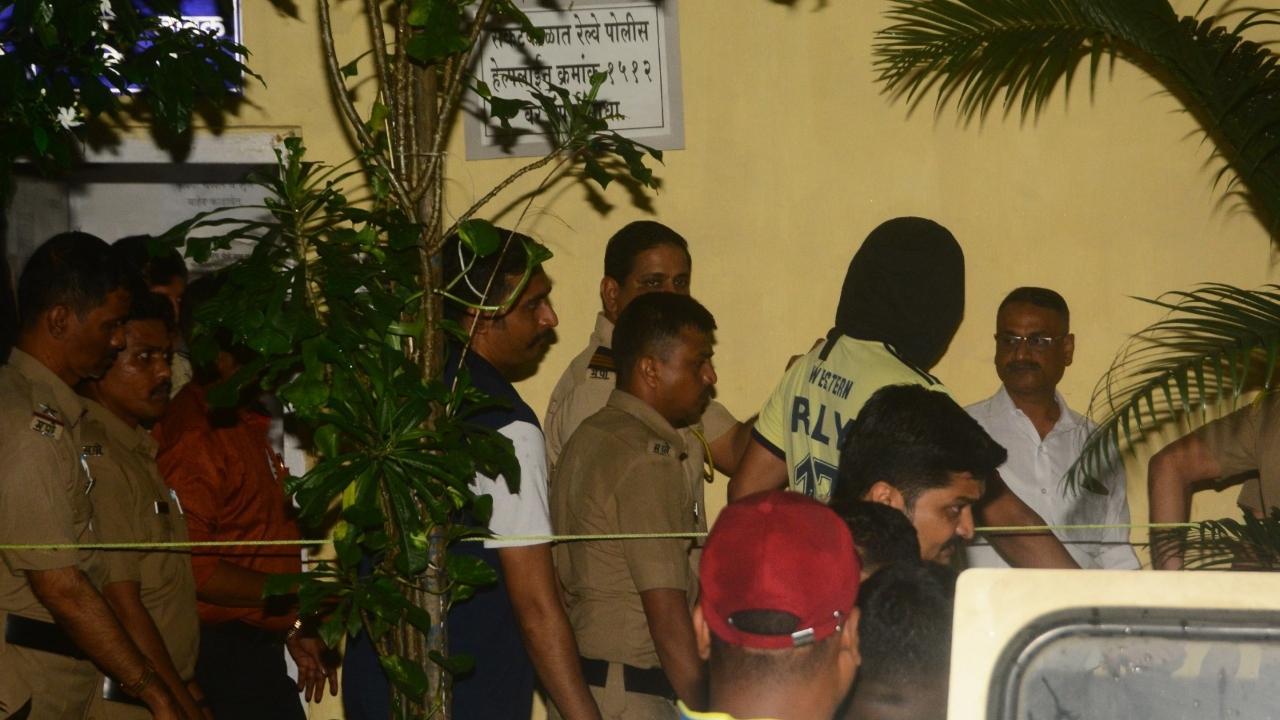 Police was taking the train firing accused to medical check-up at Borivali GRP Police Station in Mumbai (Pic/Satej Shinde)