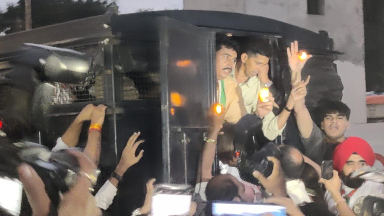 Personnel from Azad Maidan police station stopped the march and detained more than 60 leaders and workers
 