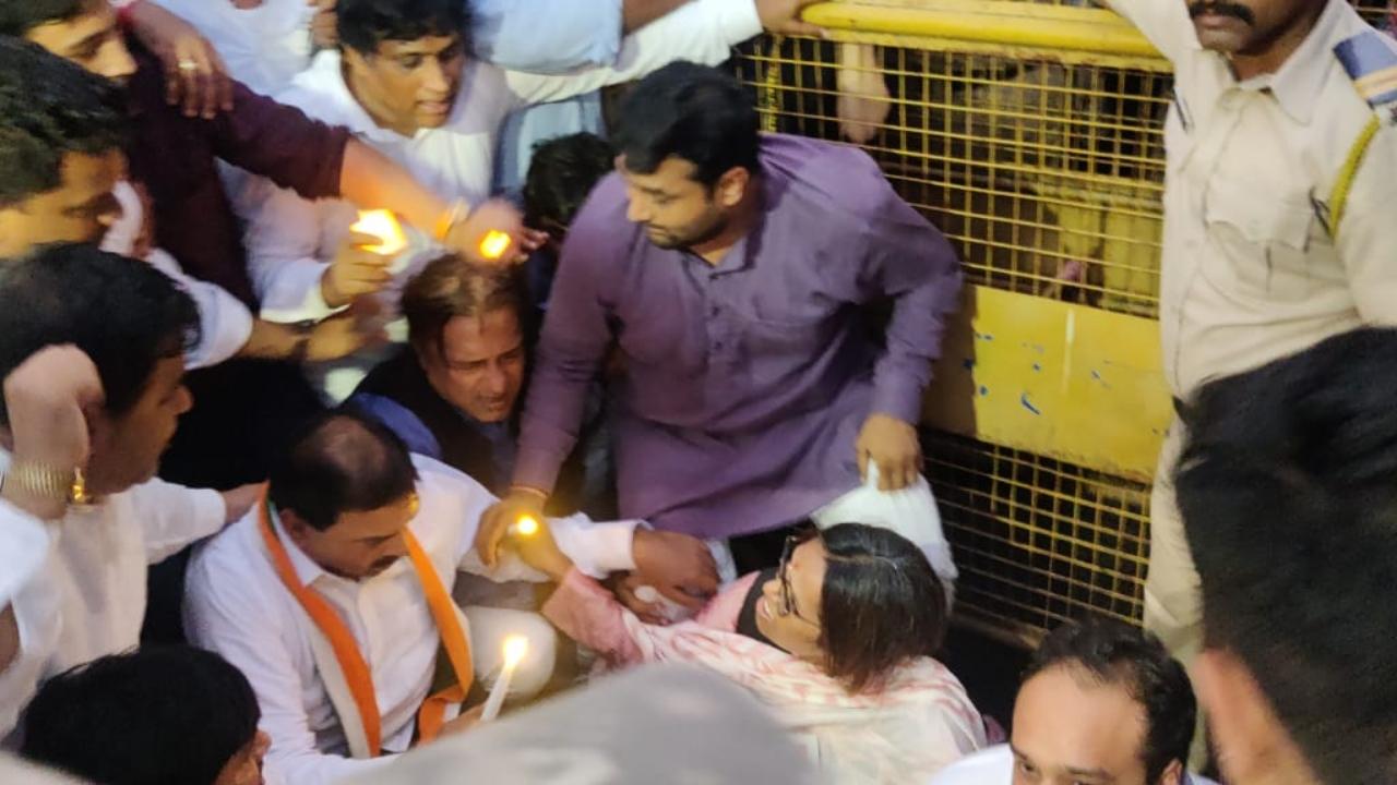 The candle march was led by the Congress party's Mumbai unit chief Varsha Gaikwad
 
