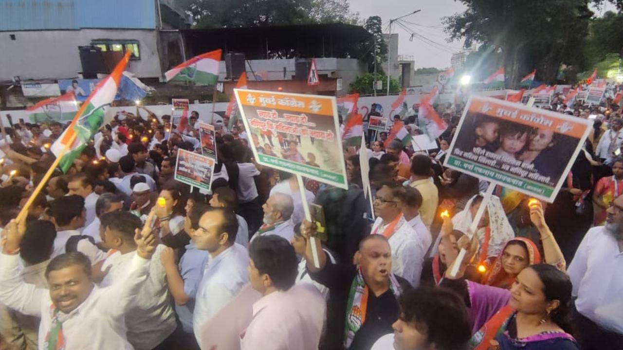 Mumbai Police banned the Congress party workers from taking out the candle march from Radio Club to Gateway of India due to which the party workers staged a dharna in front of the Congress office near CSMT station
 