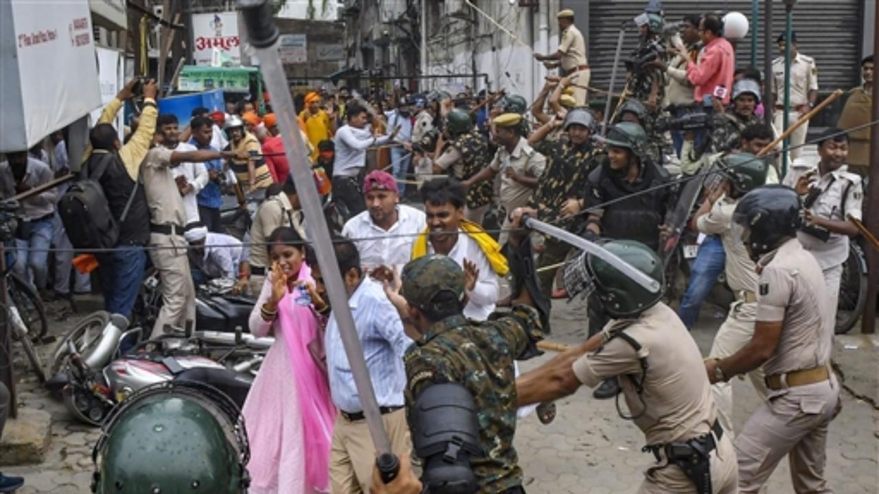 Notably, the Dak Bungalow crossing is situated around two kilometres from the Vidhan Sabha and, normally, processions are not allowed beyond the point
 