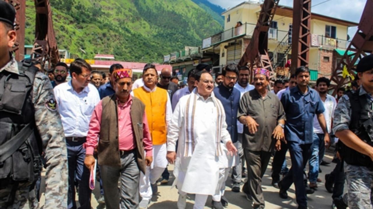 Former Himachal Pradesh Chief Minister Jairam Thakur on Thursday met Union Home Minister Amit Shah and apprised him about the flood situation in the state
 