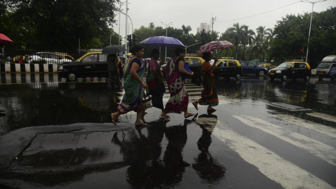 Rains lashed Mumbai and its suburbs on Friday, which led to waterlogging at some places and resulted in slowing down of traffic
 