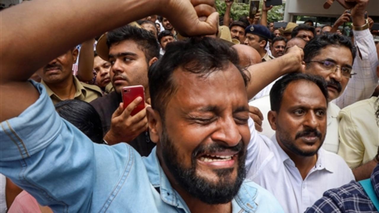 IN PHOTOS: Sonia Gandhi, Rahul, Mallikarjun Kharge pay homage to Oommen ...