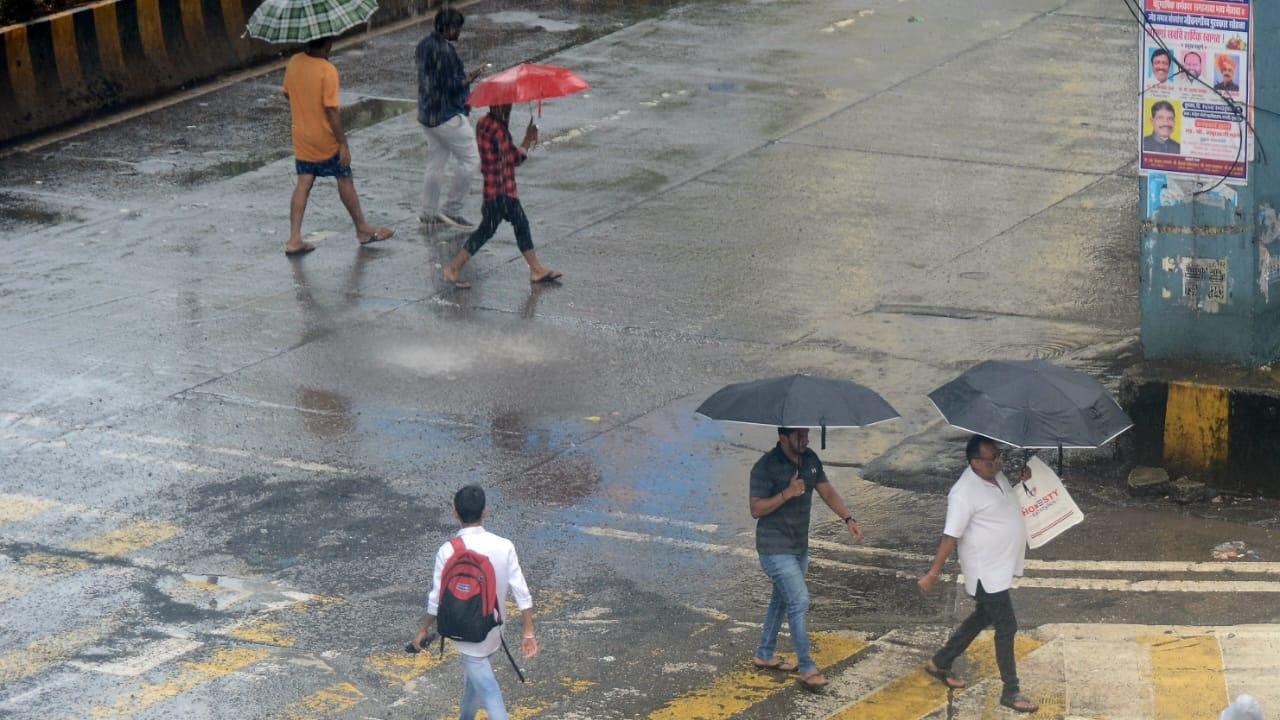 IMD predicts heavy to very heavy rainfall in Mumbai city and suburbs with the possibility of occasional gusty winds reaching 50-60 kmph