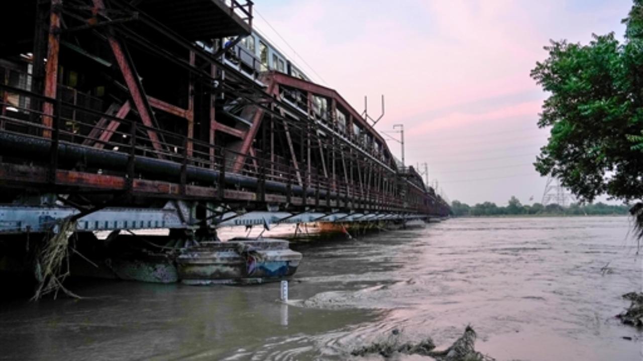 The water level dropped below the danger mark at 8 pm on July 18 after flowing above the threshold for eight days. The river breached the danger mark at 5 pm on July 10, leading to extensive flooding of the national capital
 