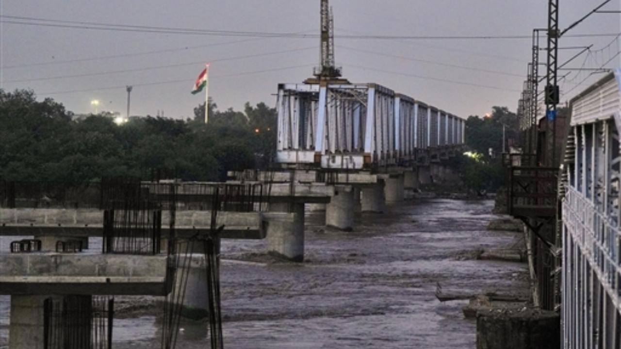 Due to a rise in the water level of the Hindon River in Noida, several houses were submerged in the low-lying areas on Saturday. The police reached the spot on Saturday and issued an alert regarding the situation
 