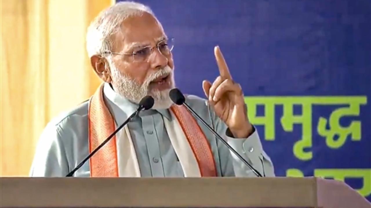 In October 2017, Modi performed the ground-breaking ceremony of the international airport at the Hirasar village near Rajkot city
 