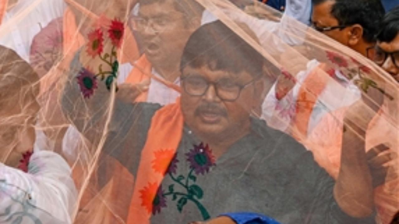BJP MLAs demonstrated outside the House, claiming that the chief minister provided incorrect information on dengue and that at least 10 lakh people were infected in the state
 
