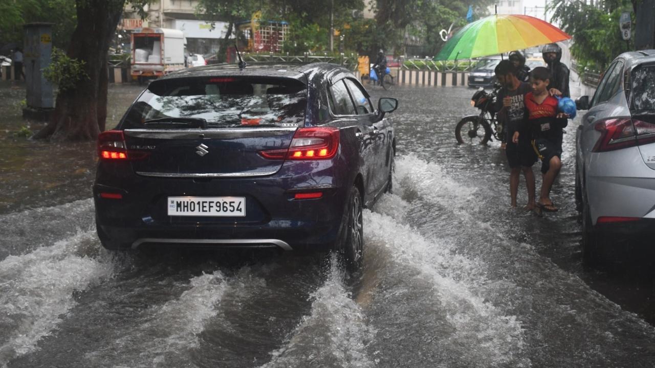 The island city, eastern and western suburbs received an average rainfall of 83.23 mm, 95.01 mm and 67.72 mm, respectively, from 8 am to 6 pm
 