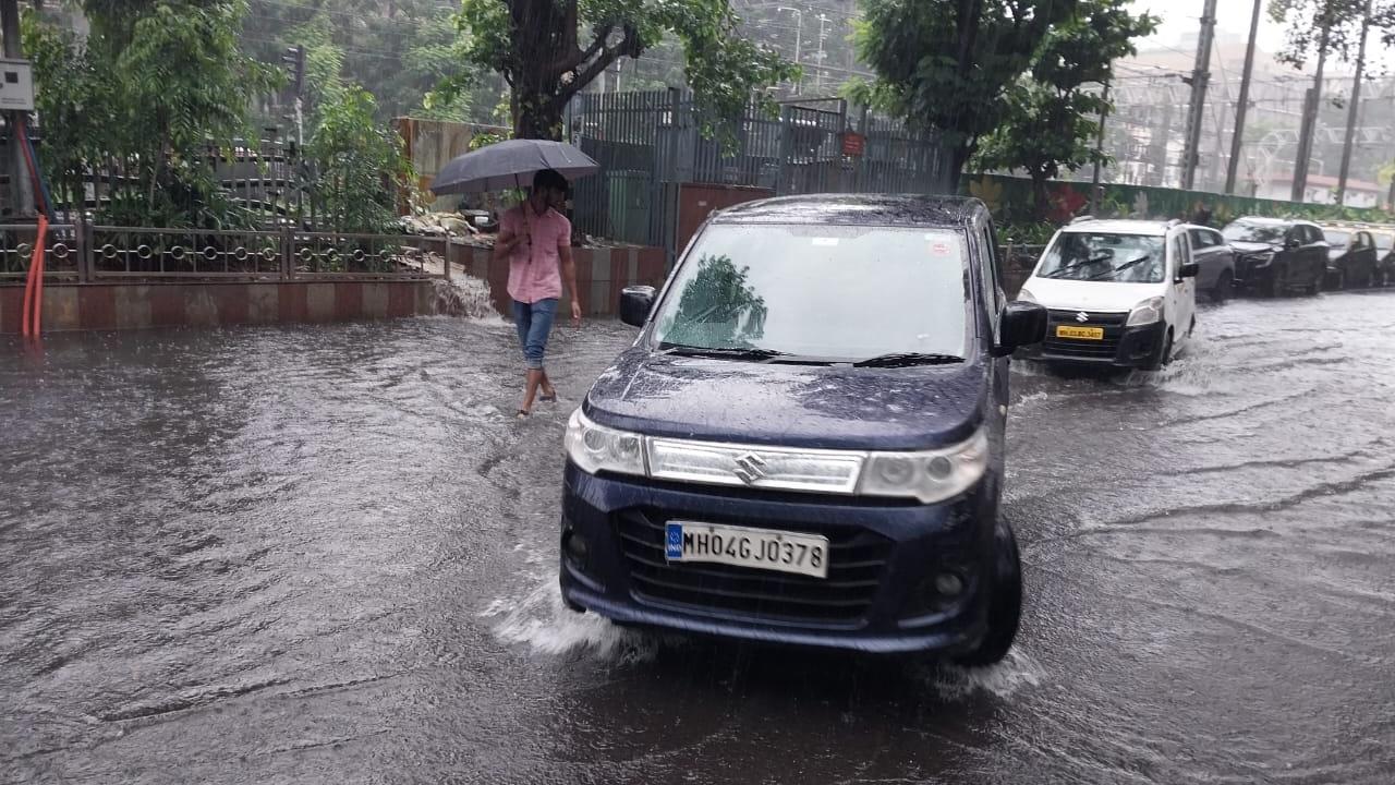 The India Meteorological Department's (IMD) Mumbai centre issued a 'red' alert for Mumbai and neighbouring Raigad district on Thursday, predicting 