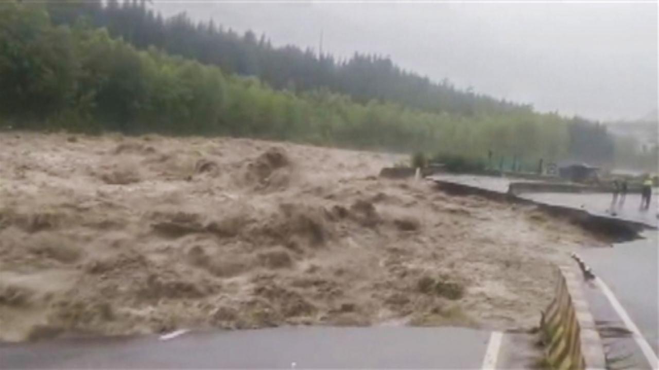 A part of Chandigarh-Manali National Highway washed away by swollen Beas river after monsoon rains, in Manali (Pic/PTI)