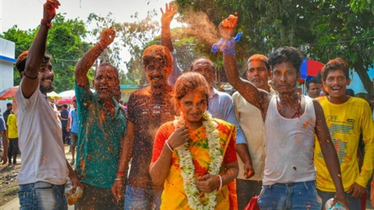 BJP workers celebrate the party's lead during the votes counting of the West Bengal panchayat elections, at Fulia in Nadia
 