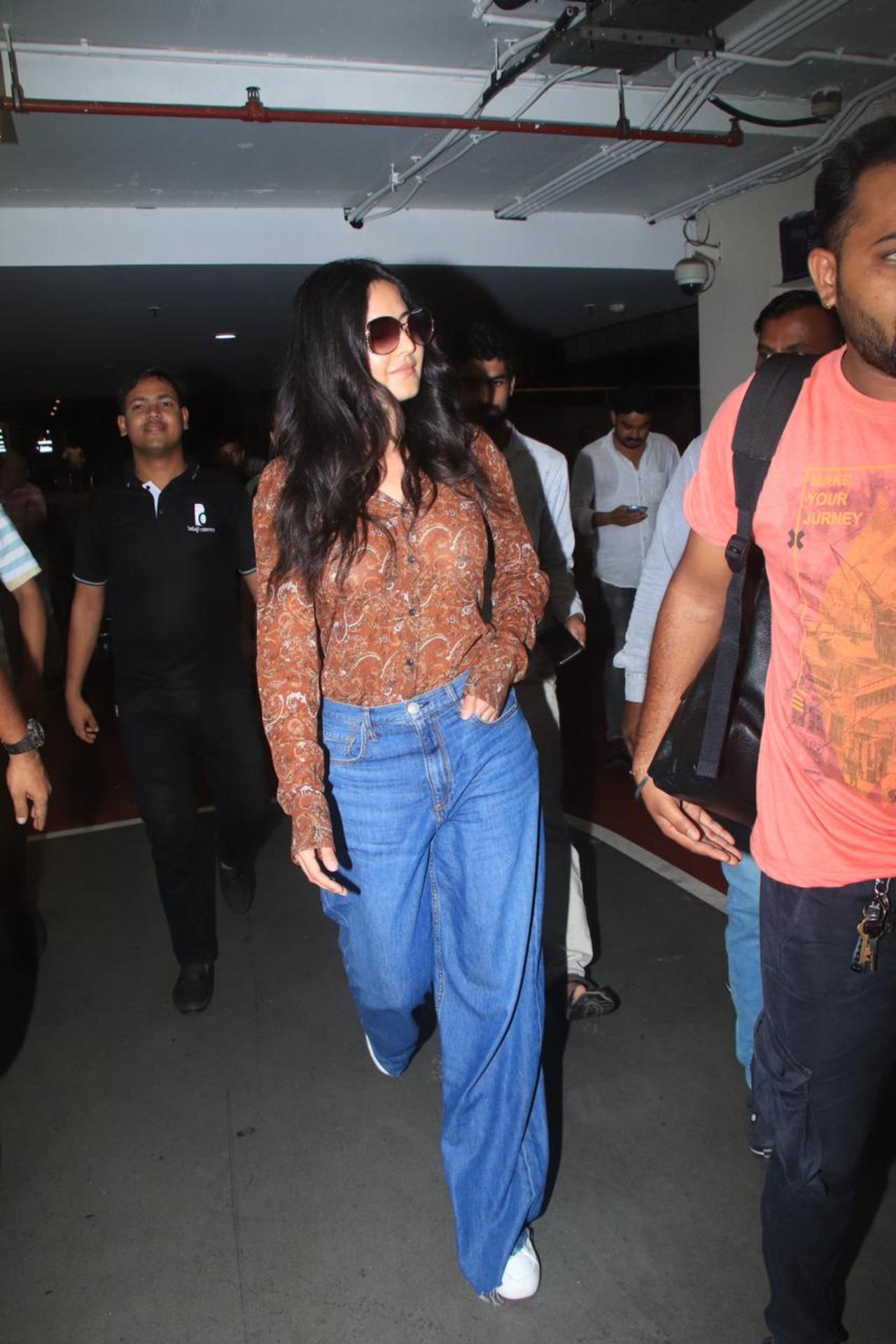 Katrina Kaif is back from her USA trip. On Friday morning, the actress was spotted at the Mumbai airport