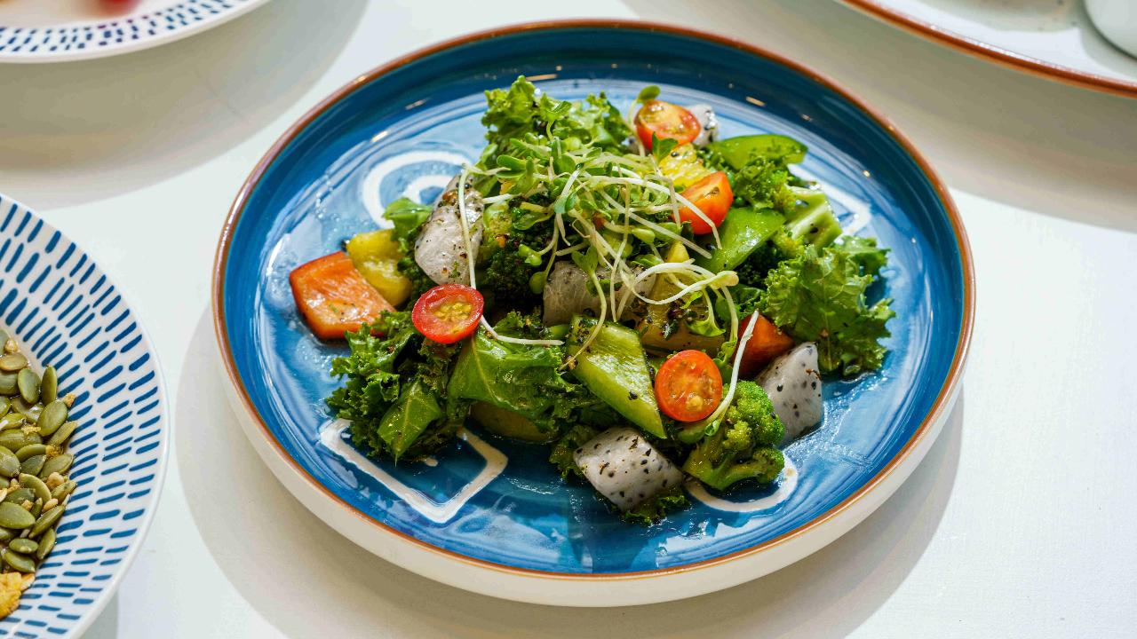 The diverse menu at Kenko features an array of healthy ingredients, including quinoa, multigrain bread, nachni, and more designed to satiate your cravings while providing essential nutrition