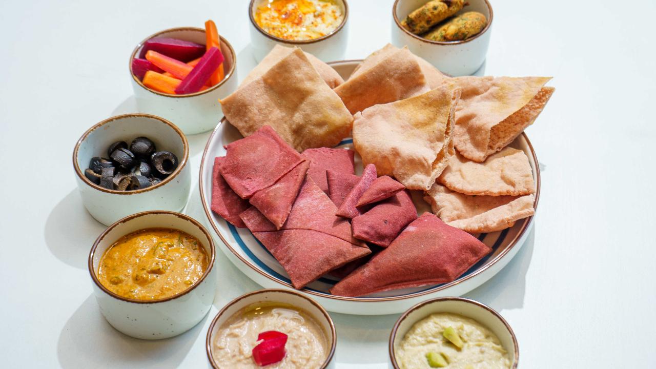 Kenko caters to a wide range of dietary preferences and offers vegetarian, non-vegetarian, Jain, keto, and vegan options