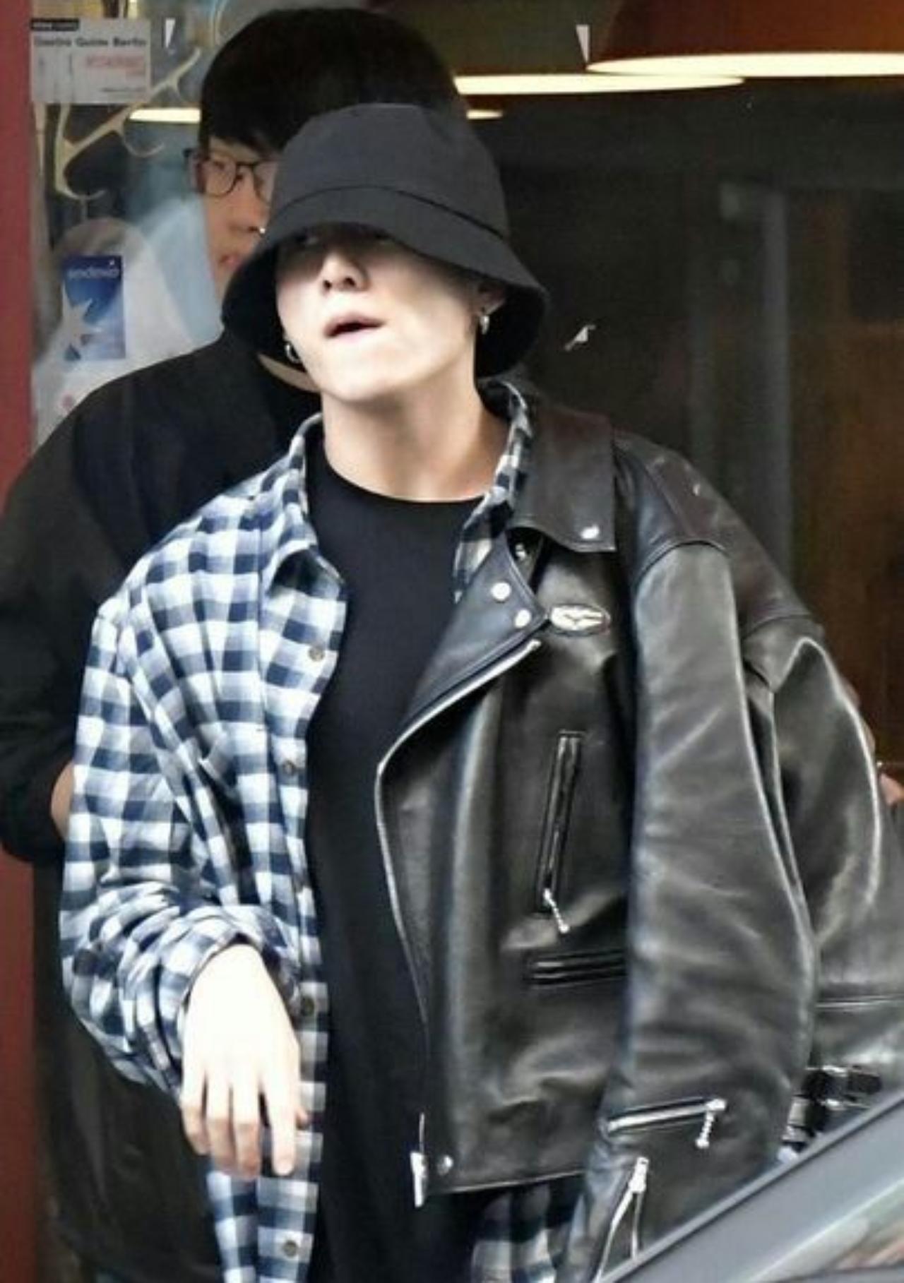 Layering is another style element that the artist enjoys. Here, Jungkook unusually pairs his t-shirt with a flannel shirt, simultaneously layering it with a leather jacket. This adds both depth as well as visual intringue to the outfit. We have no idea whether Jungkook knows what kind of impact he has - but he does it very well!