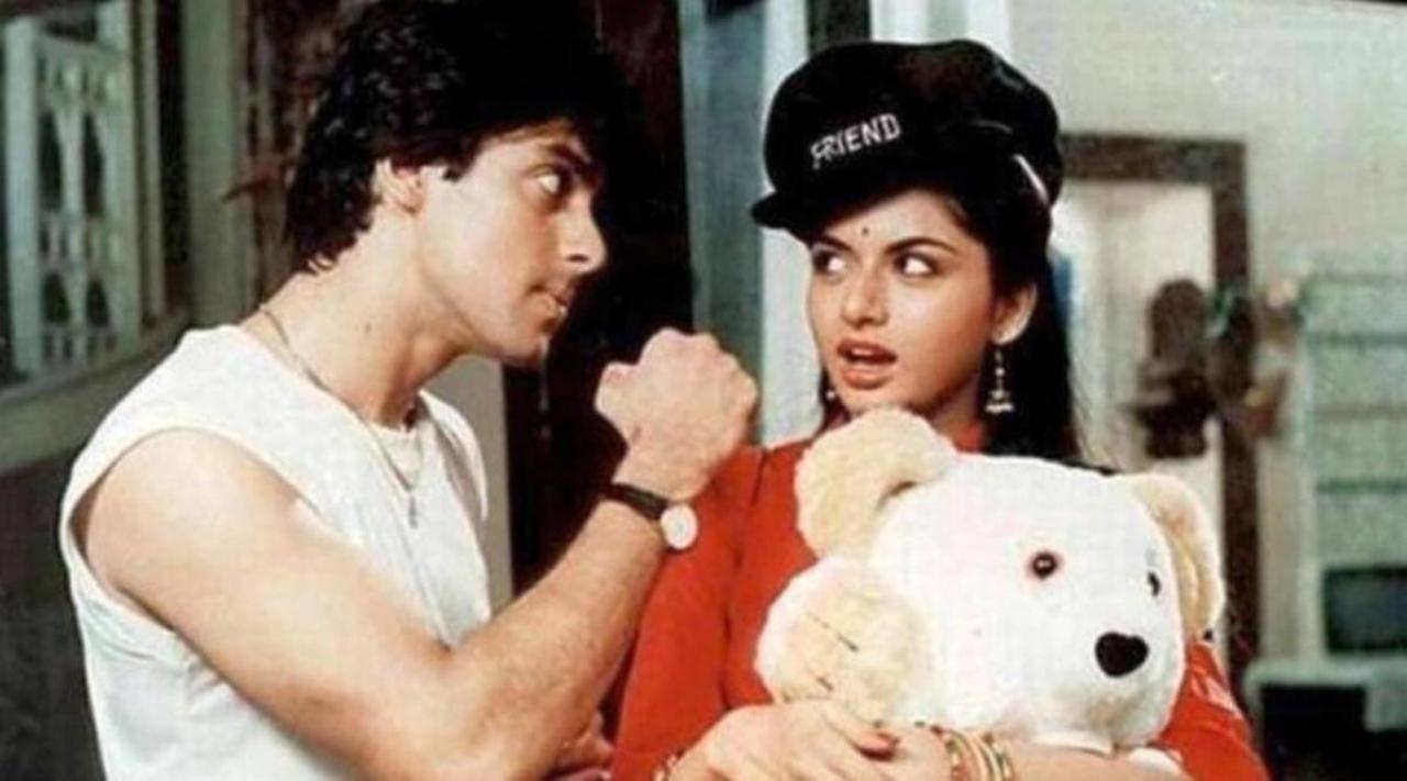 Maine Pyar Kiya (1989) 
Even though it released in 1989, the impact of the film was long lasting. The film immortalised the line 'Dosti mai no sorry, no thank you', making a it a friendship commandment