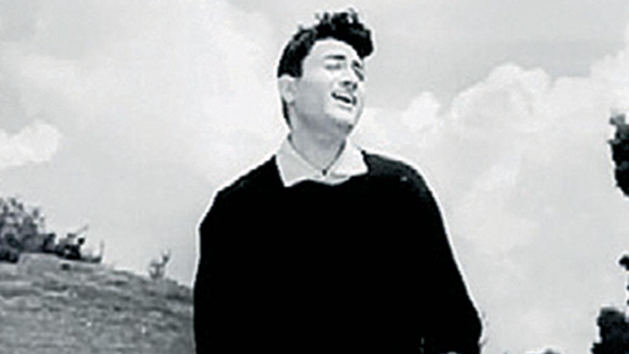 Dev Anand singing “Khoya khoya chand...” in Kala Bazar, 1960. The legendary lyricist Shailendra was suddenly inspired to write this SD Burman-scored hit on a full moon night on Juhu beach. File pic