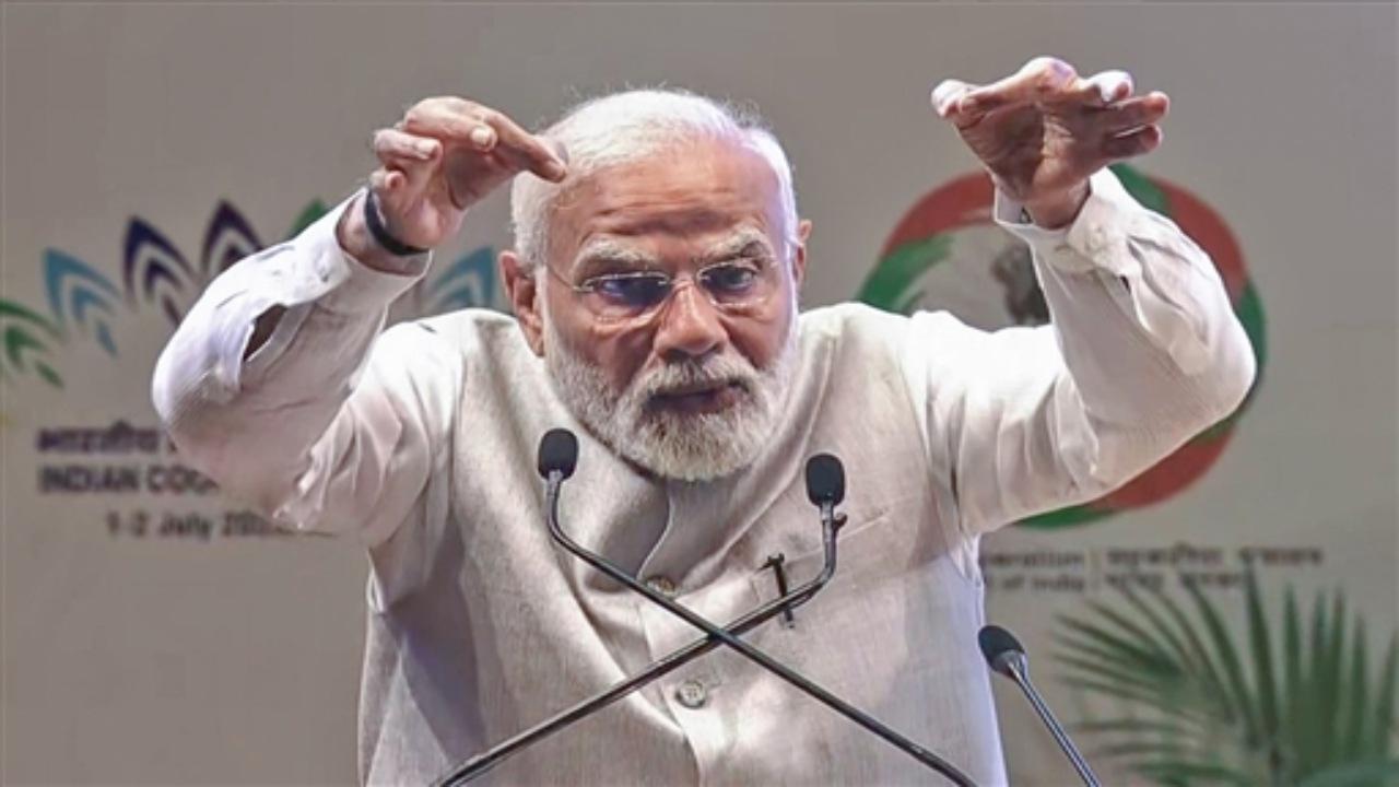 Modi called upon cooperatives to work towards increasing production of oilseeds and pulses, and help the country become self-reliant in cooking oils.