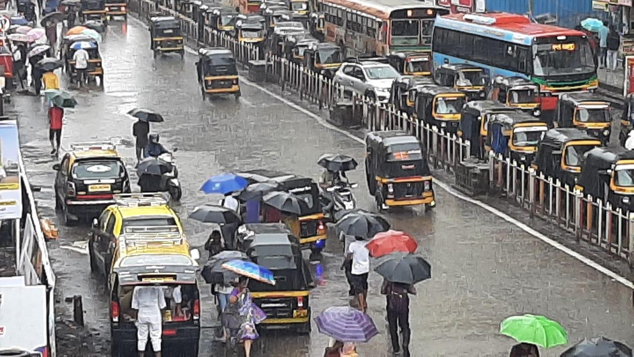Heavy showers lashed Mahalakshmi, Byculla, Malabar Hill, Matunga, Sion, Bandra, Santacruz, Andheri and some other areas early in the morning, but the rain intensity reduced after 8 am. No major waterlogging was reported anywhere in the city, civic officials told PTI