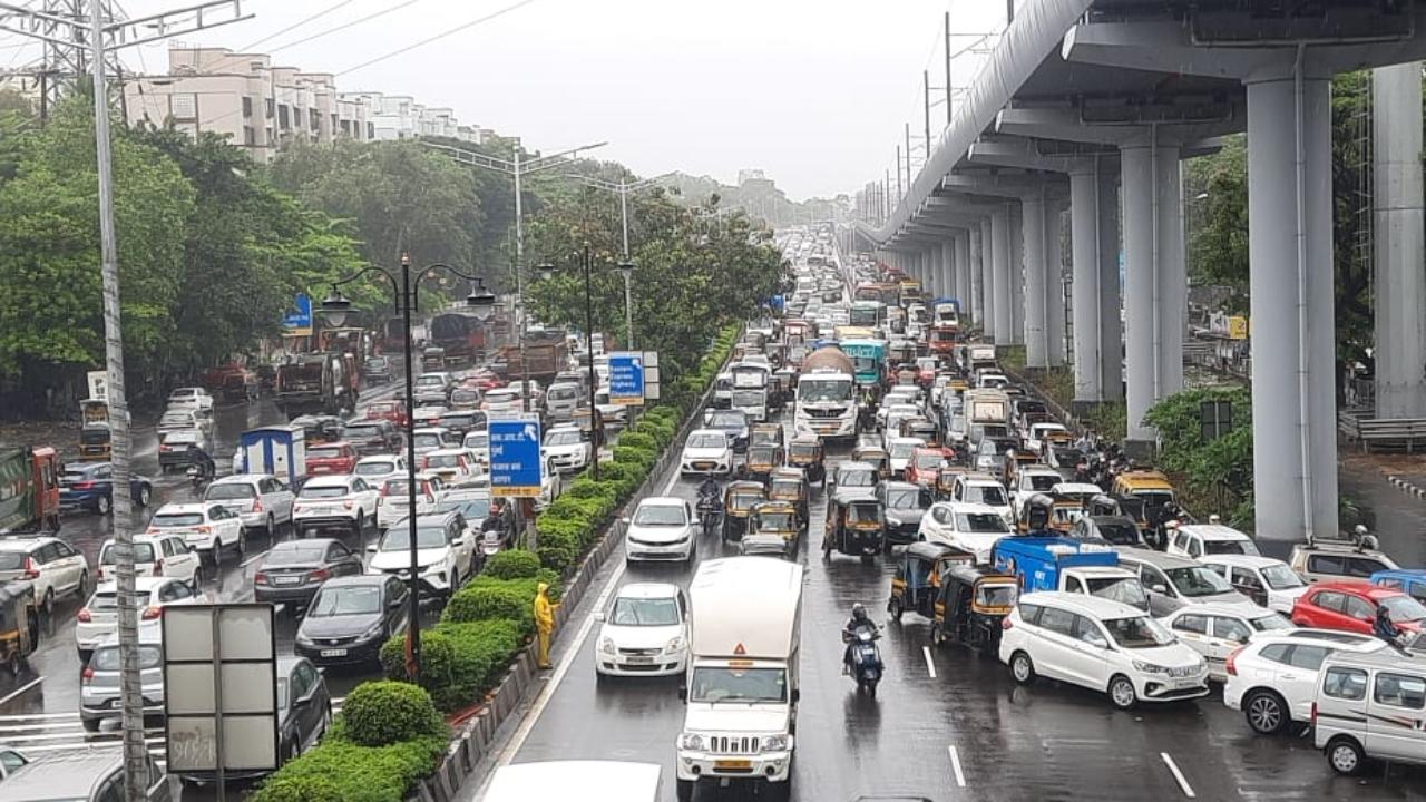 Over the past 24 hours, the region has experienced significant rainfall, with a recorded rain accumulation of 107.92 millimeters. The total rainfall for the season now stands at 1198.07 millimeters, as of July 18, 2023. This figure is lower compared to the same period last year, which saw 1285.19 millimeters of rainfall by this time