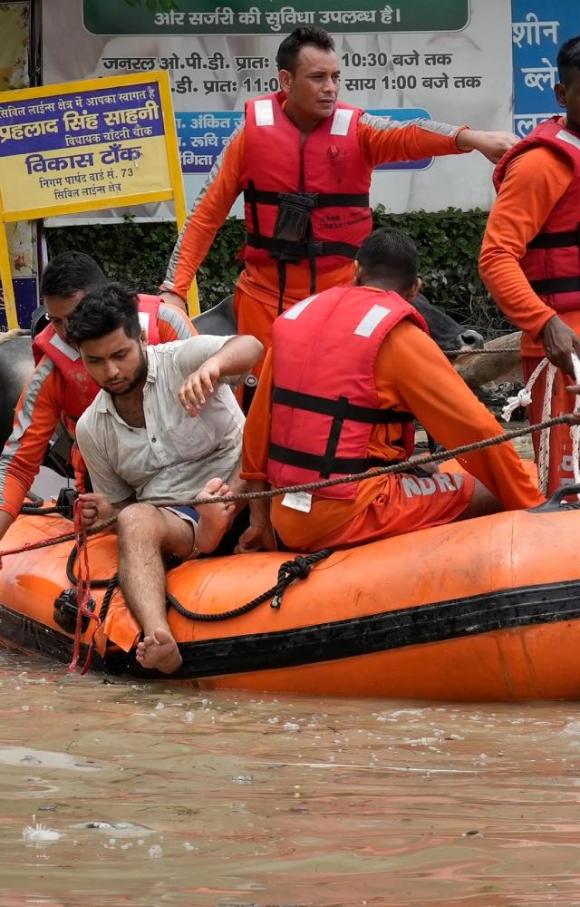 The water had started to flowing into the city through a drain, inundating the Ring Road, Indraprastha Metro Station, IP Depot, ITO and Vikas Marg, etc