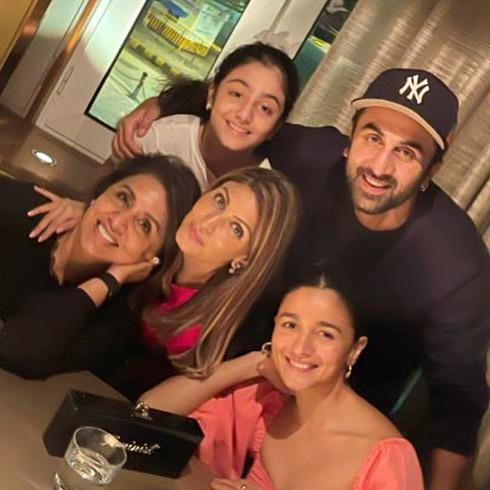 Neetu Kapoor took to her Instagram and shared this cute picture of her sitting with Ranbir, Alia, RIdhima and her daughter