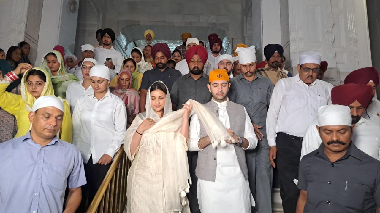 Love birds Parineeti Chopra and Raghav Chadha visit Golden Temple