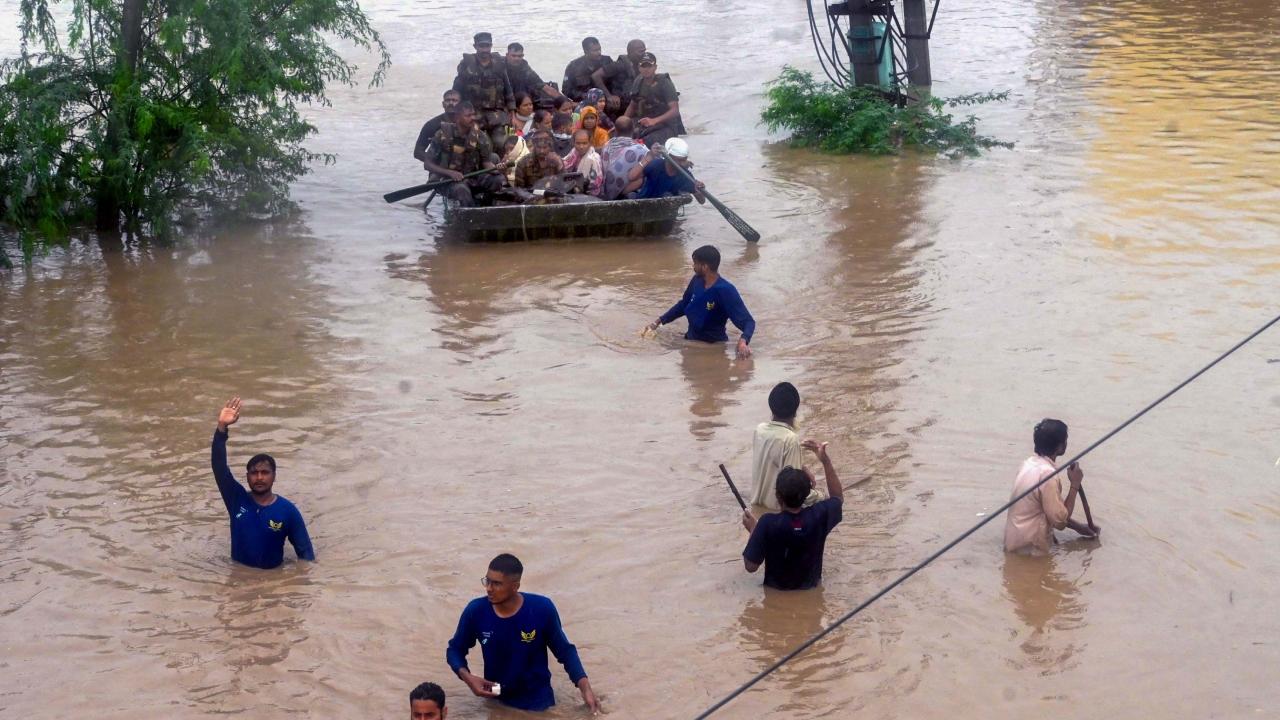 The heavy monsoon downpour continued to lead to traffic snarls on key road stretches in the two states, the officials said